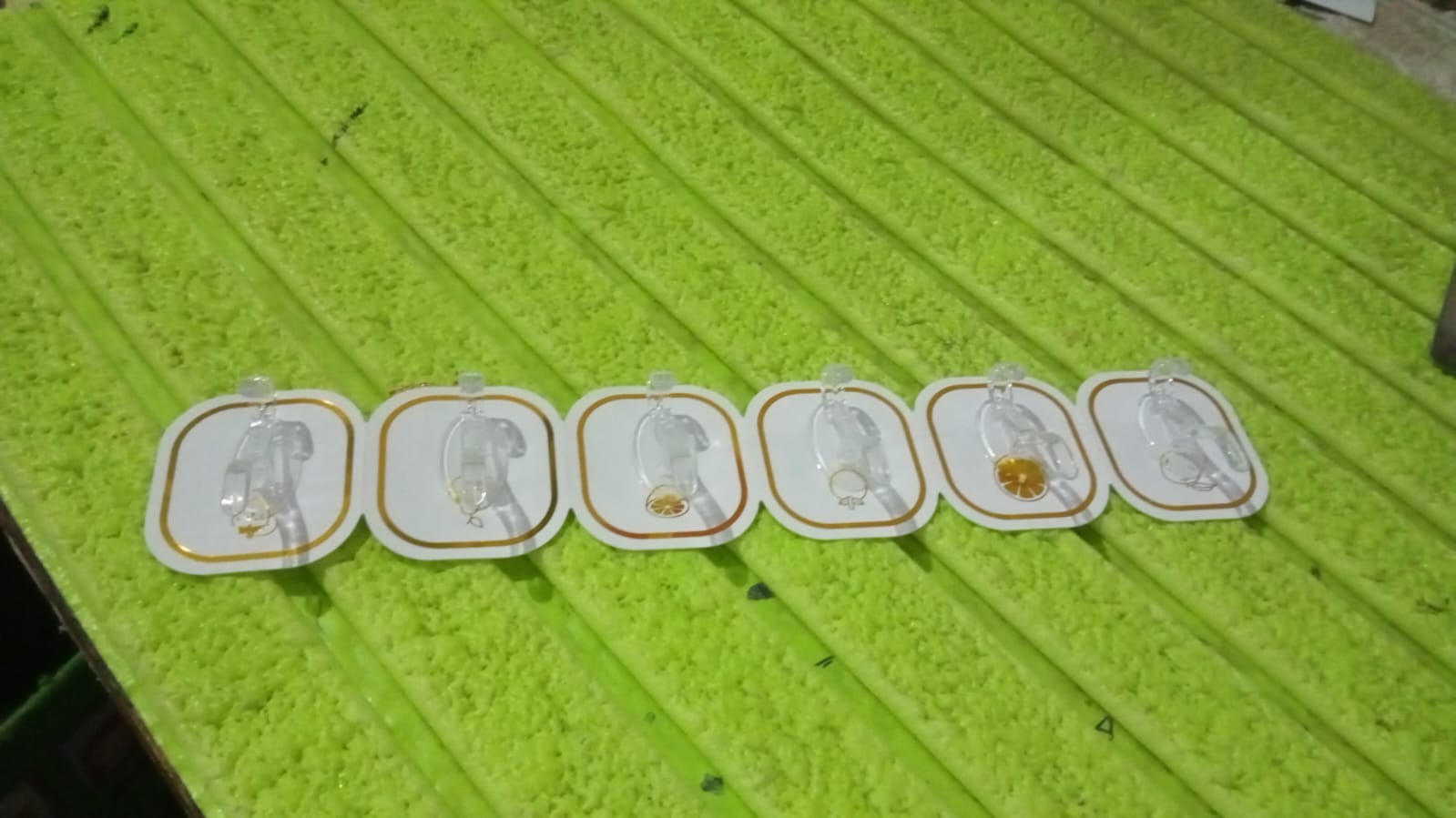 TRANSPARENT ADHESIVE WALL HOOK (6 PCS SET) TRANSPARENT ADHESIVE WALL HOOK (6 PCS SET)